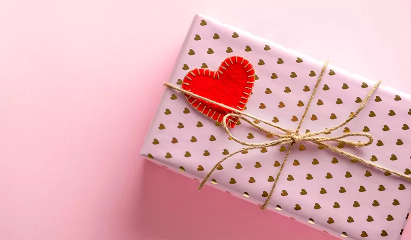 Diferencias entre regalos de enamorados y de recién casados: Cómo evolucionan los detalles con el tiempo